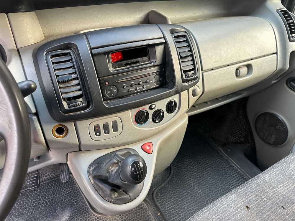 Renault Trafic 2.0 dCi T27 L1H1 Générique 114pk 2010, 4-VGG-31