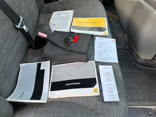 Renault Trafic 2.0 dCi T27 L1H1 Générique 114pk 2010, 4-VGG-31