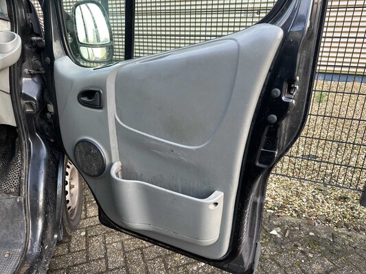 Renault Trafic 2.0 dCi T27 L1H1 Générique 114pk 2010, 4-VGG-31