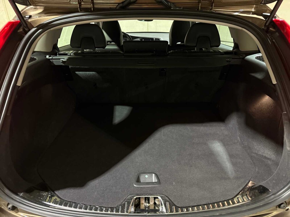 Volvo V60 Cross Country 2.0 D3 Polar+ 150 PS 2017, PT-351-G