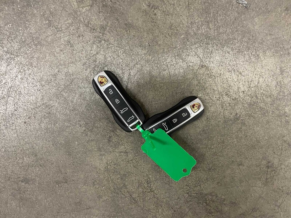 Porsche Taycan 4S Performance 84kWh 530PS 2020 (Original-NL + 1. Besitzer) (Sport-Design + Sport-Chrono), J-506-DR