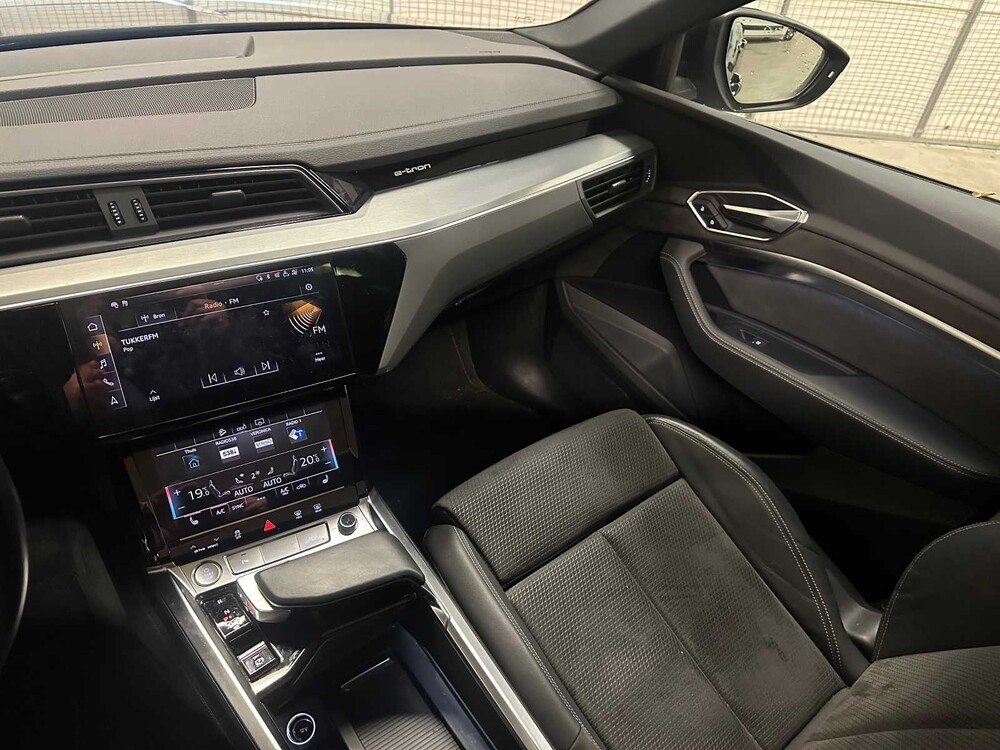 Audi e-tron 50 quattro Launch Edition schwarz 71 kWh S-Line 313PS 2019 (Original-NL + 1. Besitzer), G-119-XV