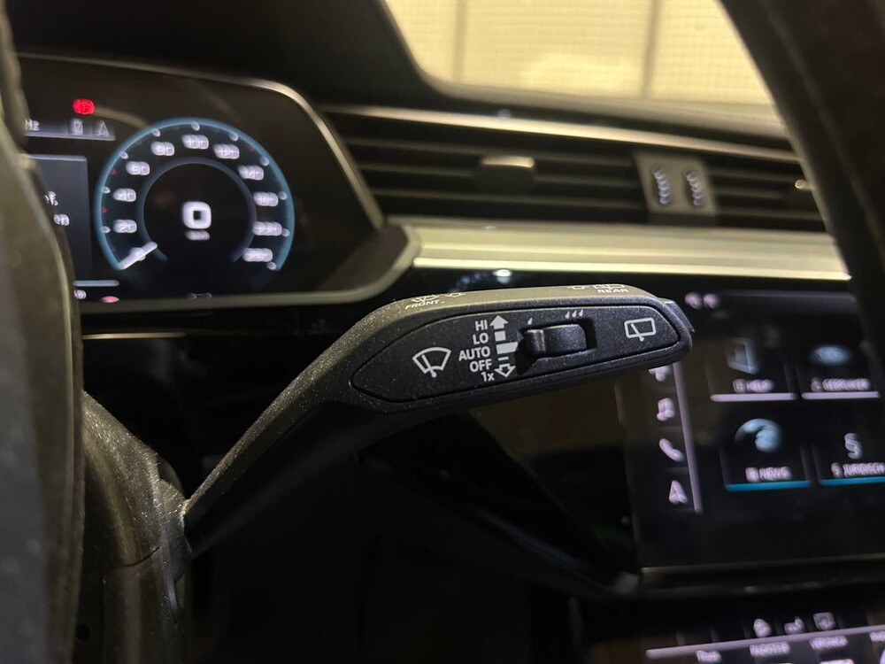 Audi e-tron 50 quattro Launch Edition schwarz 71 kWh S-Line 313PS 2019 (Original-NL + 1. Besitzer), G-119-XV