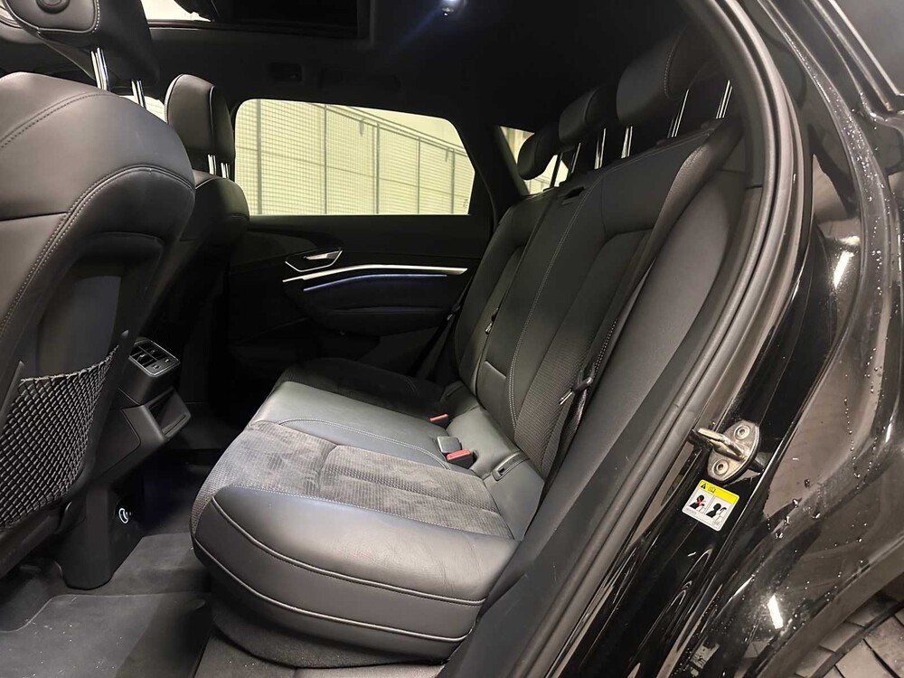 Audi e-tron 50 quattro Launch Edition schwarz 71 kWh S-Line 313PS 2019 (Original-NL + 1. Besitzer), G-119-XV