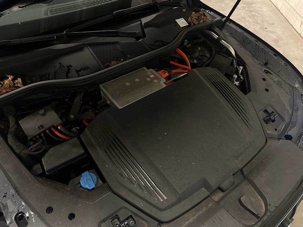 Audi e-tron 50 quattro Launch Edition schwarz 71 kWh S-Line 313PS 2019 (Original-NL + 1. Besitzer), G-119-XV