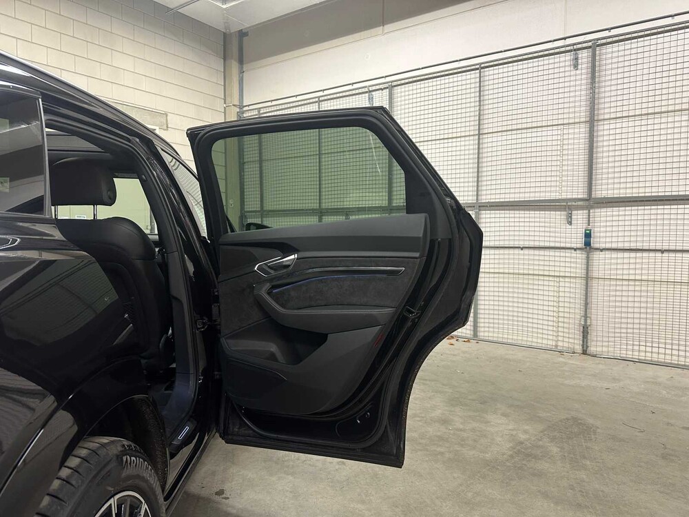 Audi e-tron 50 quattro Launch Edition schwarz 71 kWh S-Line 313PS 2019 (Original-NL + 1. Besitzer), G-119-XV
