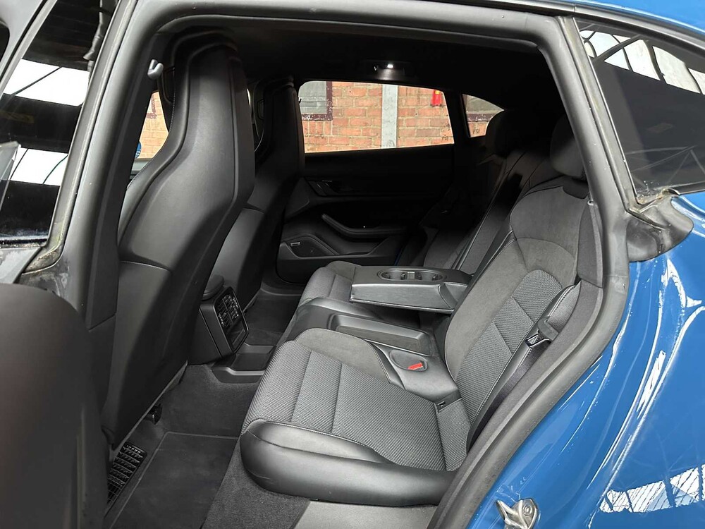 Porsche Taycan Cross Turismo 4 93 kWh 381PS 2022, R-651-PT