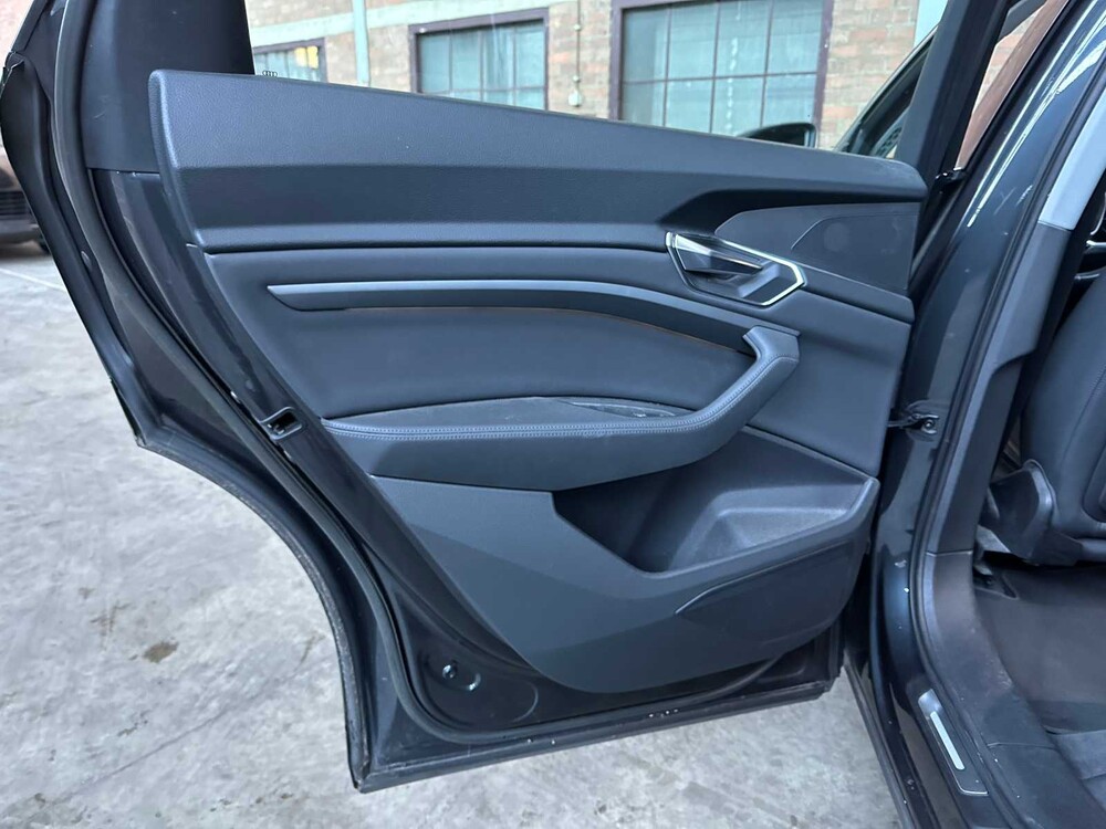 Audi e-tron 50 Quattro Launch Edition Plus 71 kWh 313PS 2019 (Original-NL), H-889-DB