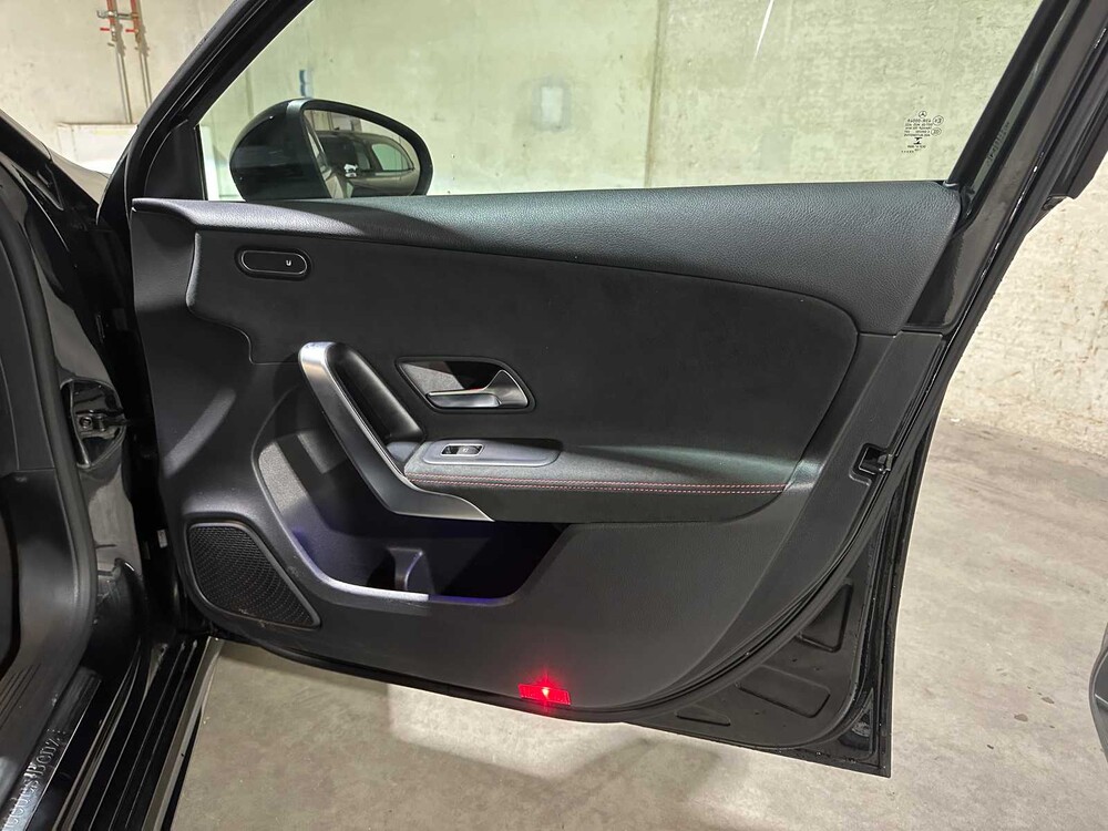 Mercedes-Benz A180 Limousine Premium Plus 136pk 2020, R-276-VV