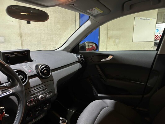 Audi A1 Sportback 1.6 TDI Admired S-Line 90pk 2014, 6-XRH-06