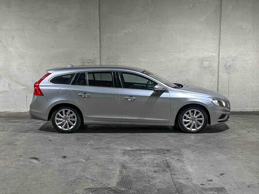 Volvo V60 1.6 T3 R-Design 150hp 2012 (Original-NL), 34-XLS-4