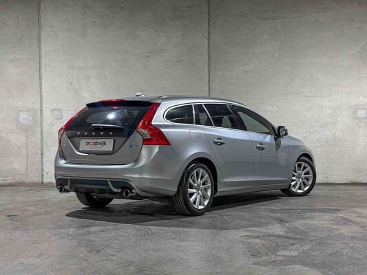 Volvo V60 1.6 T3 R-Design 150hp 2012 (Original-NL), 34-XLS-4
