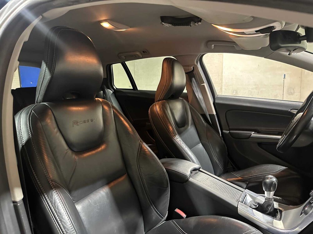 Volvo V60 1.6 T3 R-Design 150pk 2012 (Origineel-NL), 34-XLS-4