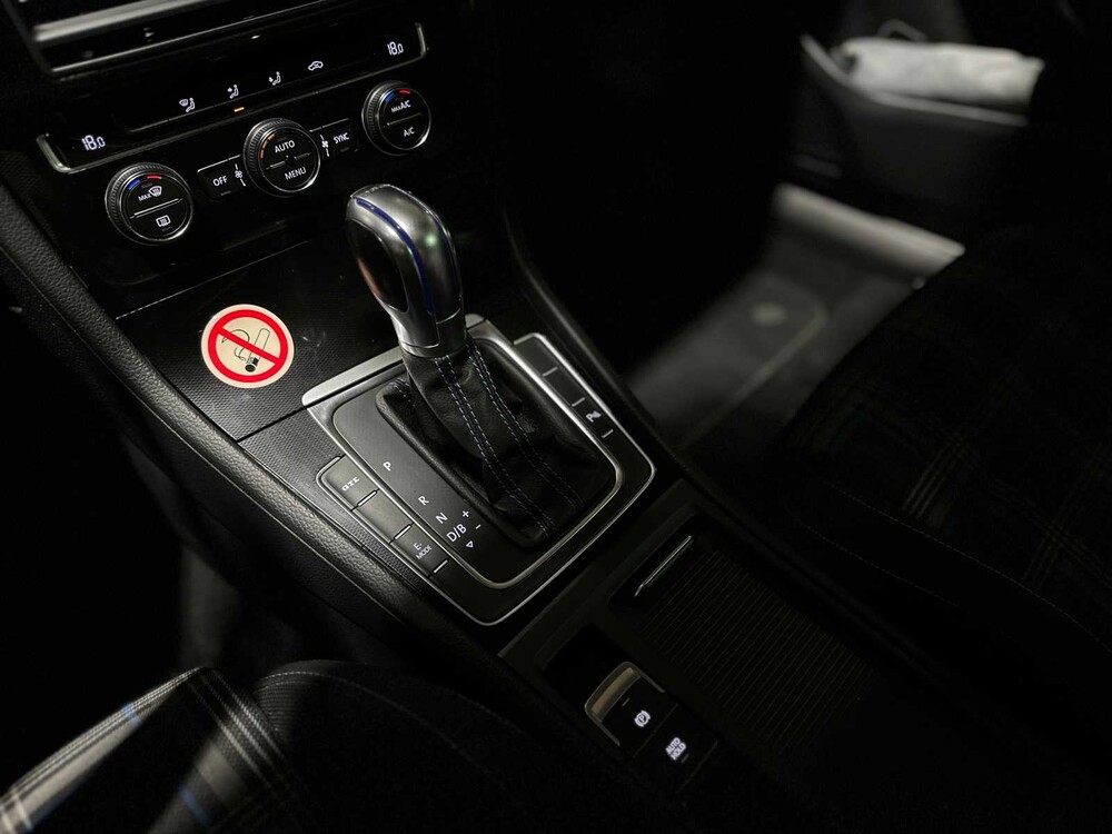 Volkswagen Golf GTE 1.4 TSI 150pk 2015, HR-181-H