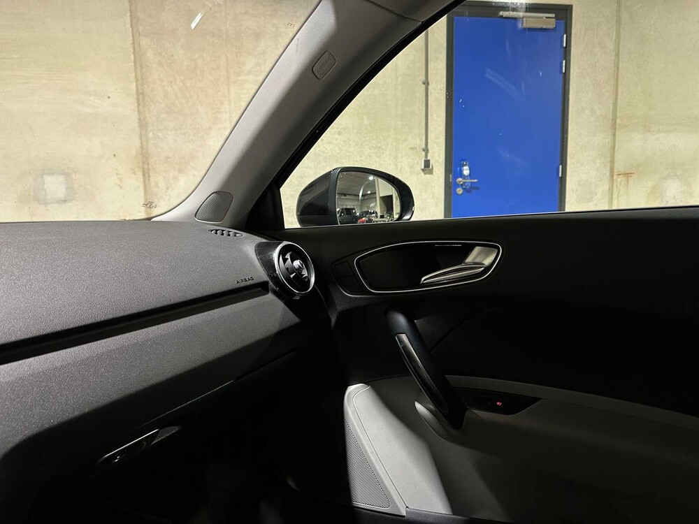 Audi A1 1.2 TFSI Attraction 86pk 2010, TX-992-D