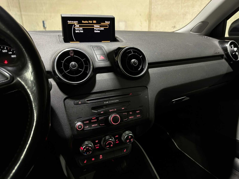 Audi A1 1.2 TFSI Attraction 86pk 2010, TX-992-D