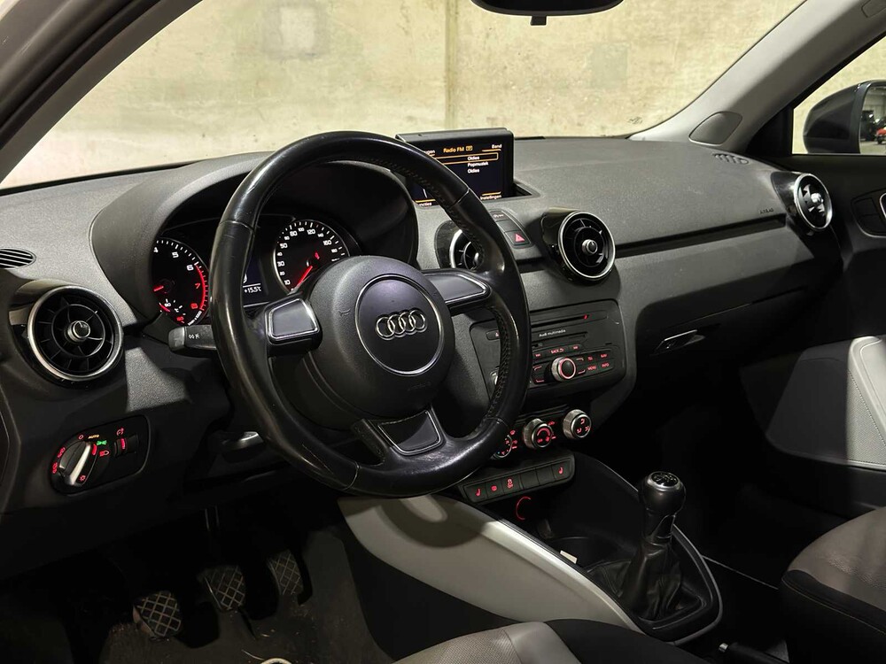 Audi A1 1.2 TFSI Attraction 86pk 2010, TX-992-D