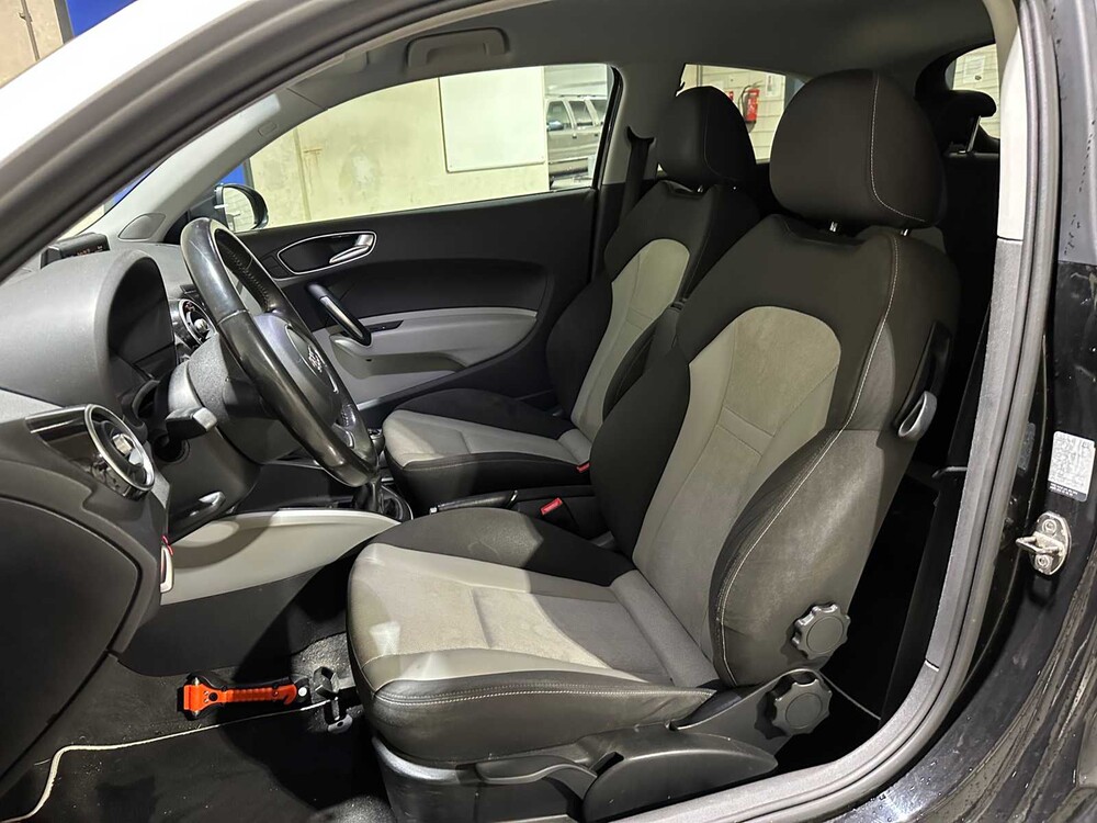 Audi A1 1.2 TFSI Attraction 86pk 2010, TX-992-D