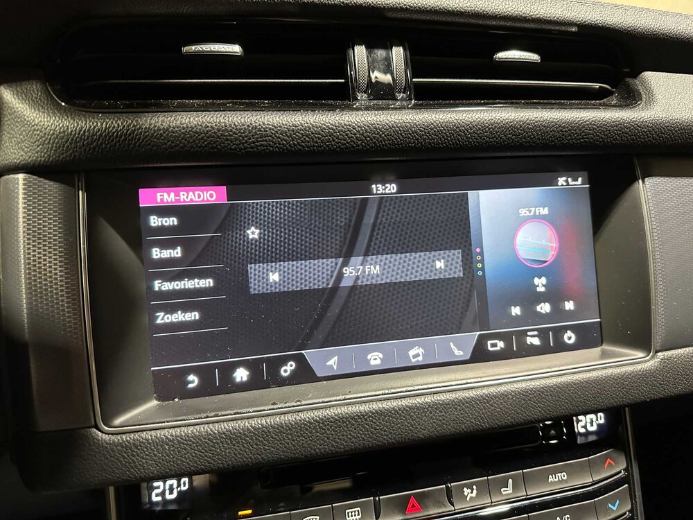 Jaguar XF Sportbrake 2.0d Portfolio 179PS 2017 (Original-NL), PZ-465-J