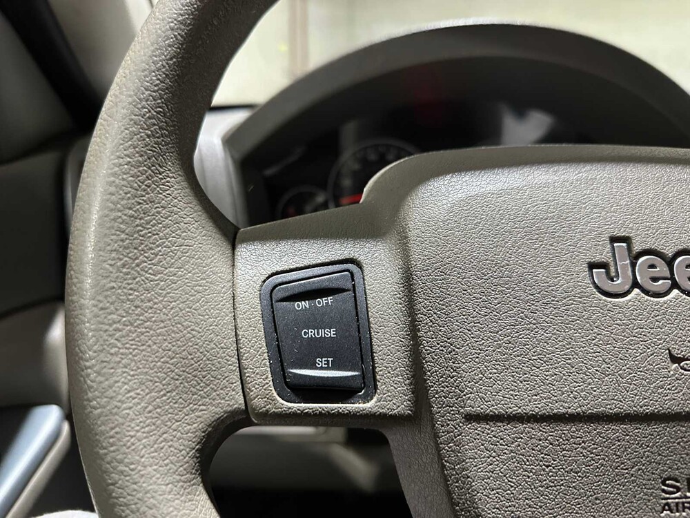 Jeep Grand Cherokee 4.7 V8 Laredo 231pk 2005, 85-ZP-VB Youngtimer