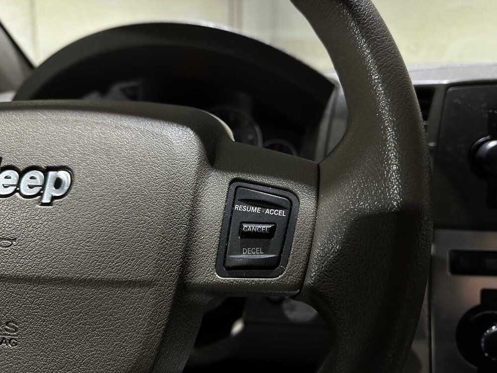 Jeep Grand Cherokee 4.7 V8 Laredo 231pk 2005, 85-ZP-VB Youngtimer