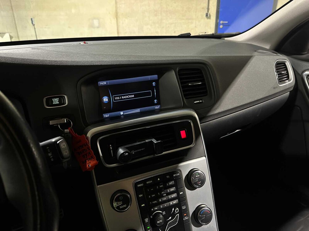 Volvo V60 1.6 T3 R-Design 150pk 2012 (Origineel-NL), 34-XLS-4