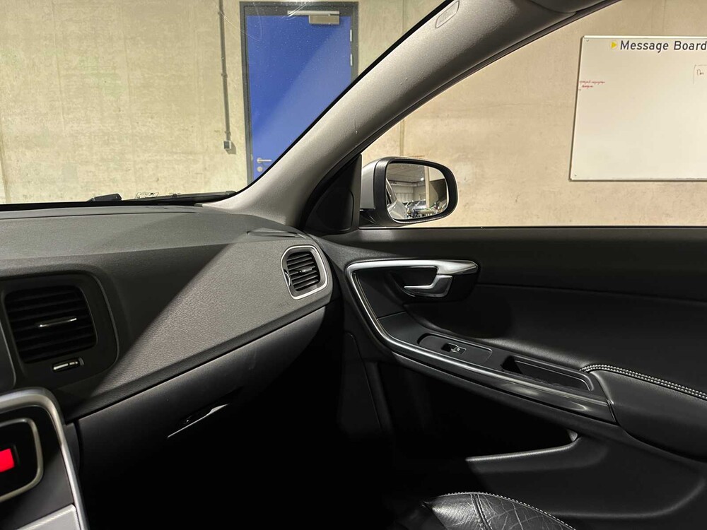 Volvo V60 1.6 T3 R-Design 150pk 2012 (Origineel-NL), 34-XLS-4