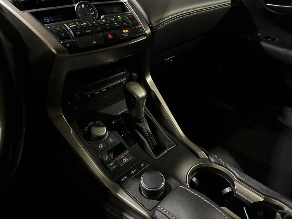 Lexus NX 300h Business Line Pro 155pk 2015, GT-341-Z