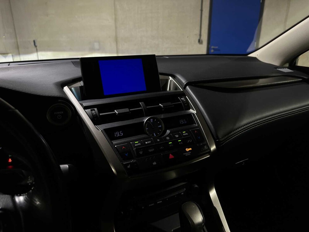 Lexus NX 300h Business Line Pro 155pk 2015, GT-341-Z