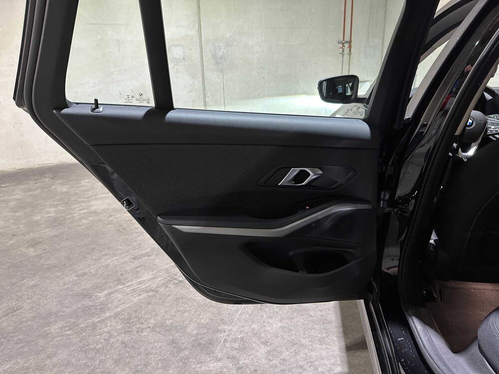 BMW 318i Touring Business Edition 156pk 2022 3-serie, N-938-VX