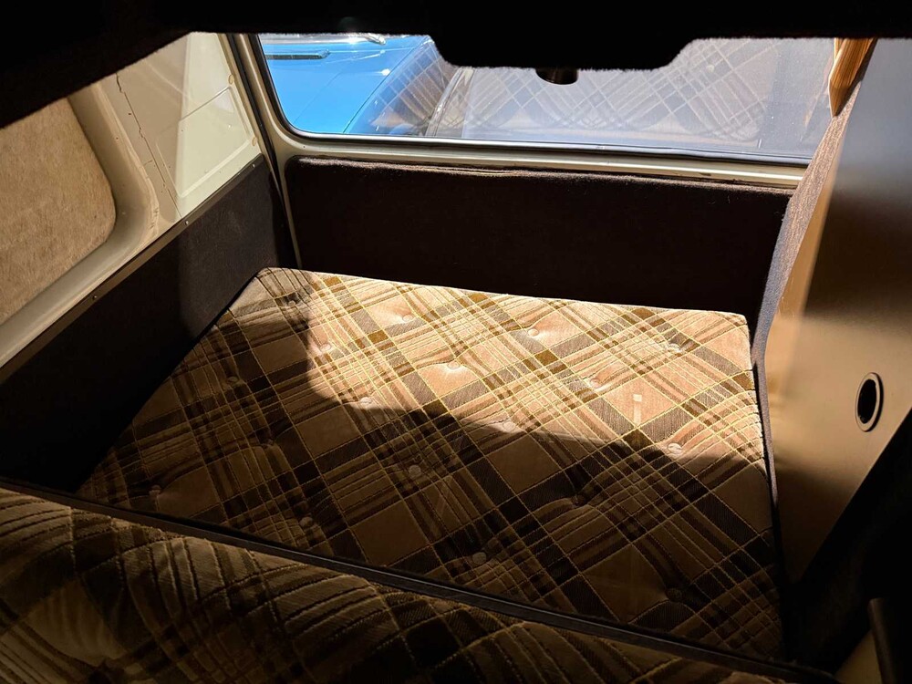 Volkswagen T3 Kampeerwagen 1980, KF-62-DX Camper