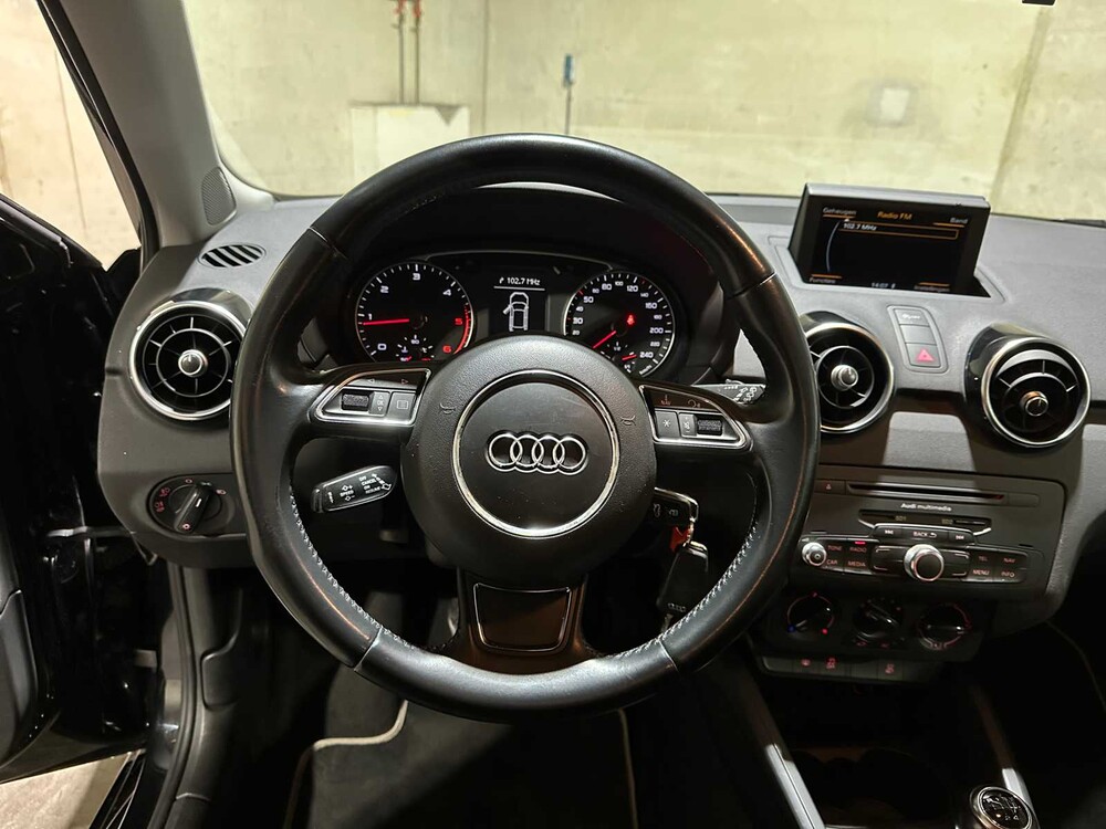 Audi A1 Sportback 1.6 TDI Admired S-Line 90PS 2014, 6-XRH-06