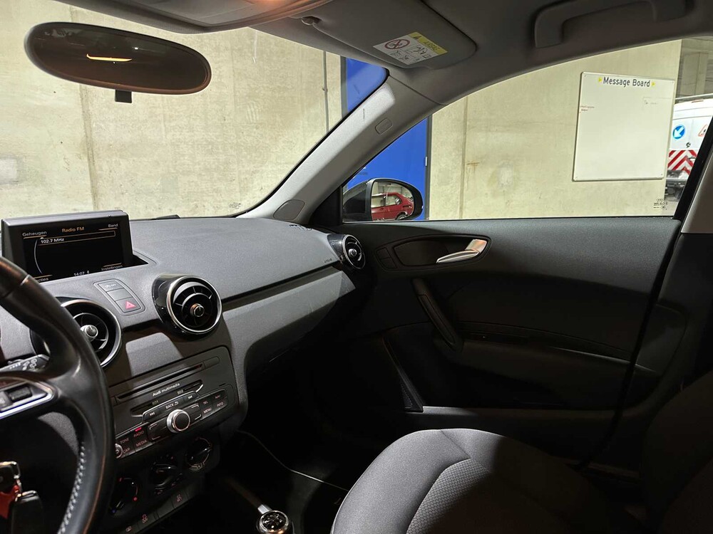 Audi A1 Sportback 1.6 TDI Admired S-Line 90PS 2014, 6-XRH-06