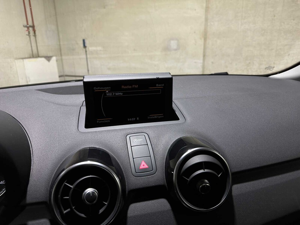 Audi A1 Sportback 1.6 TDI Admired S-Line 90PS 2014, 6-XRH-06