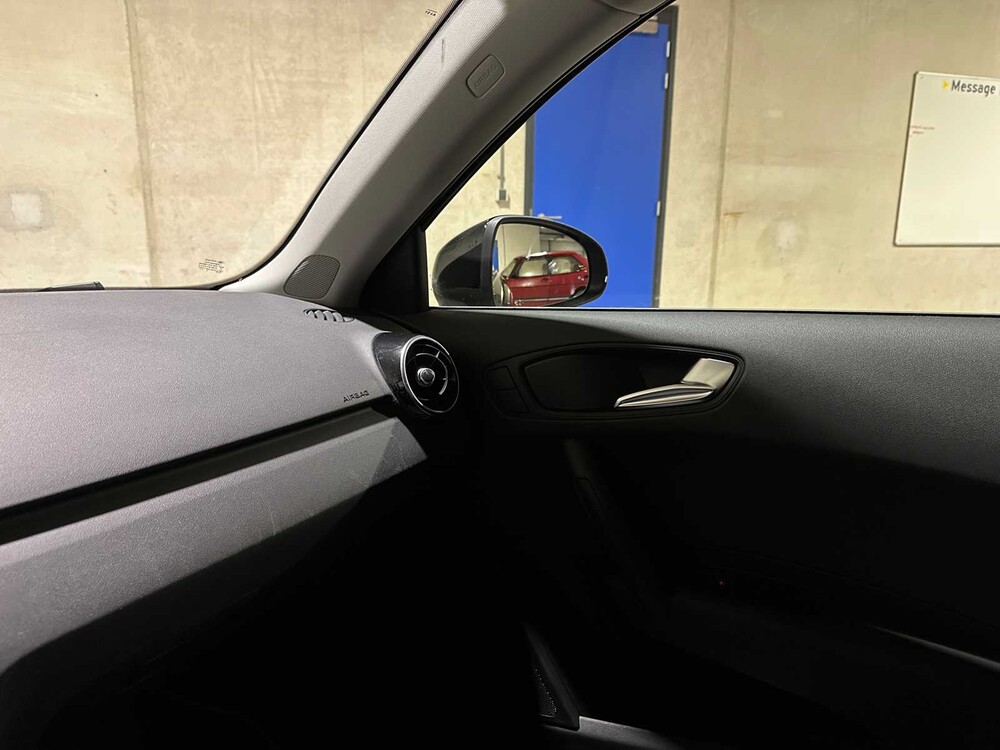 Audi A1 Sportback 1.6 TDI Admired S-Line 90PS 2014, 6-XRH-06