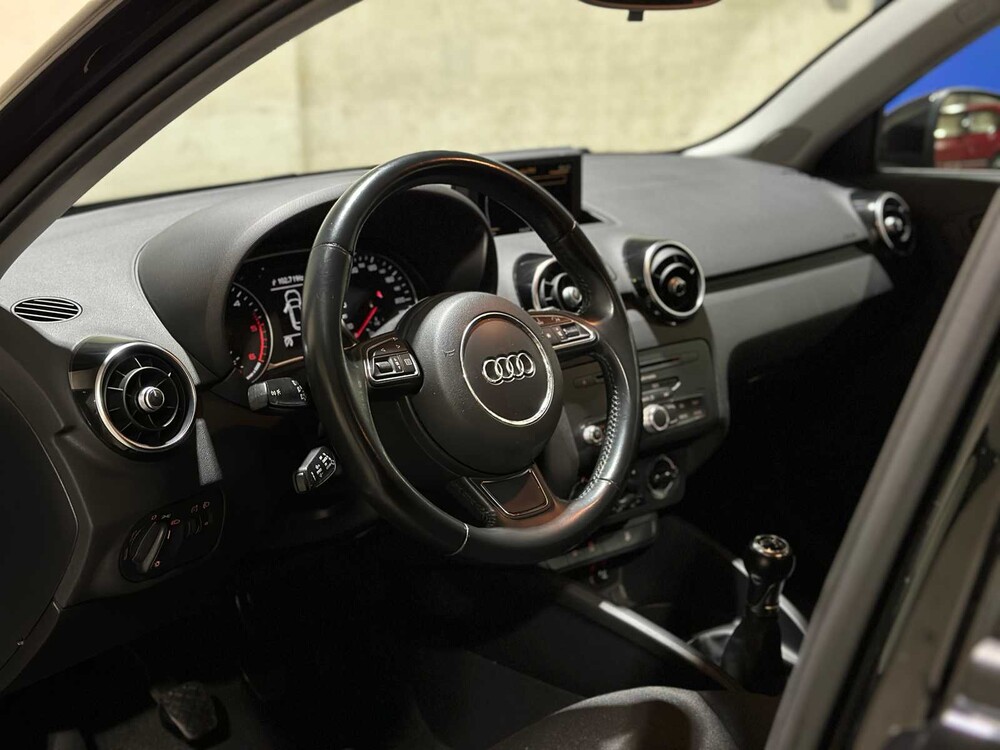 Audi A1 Sportback 1.6 TDI Admired S-Line 90PS 2014, 6-XRH-06