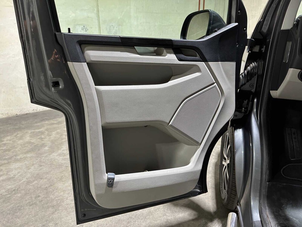 Volkswagen Transporter T6 Camper 2.0 4P -Selbstbau- 140PS 2016 (Automatik), S-456-LJ