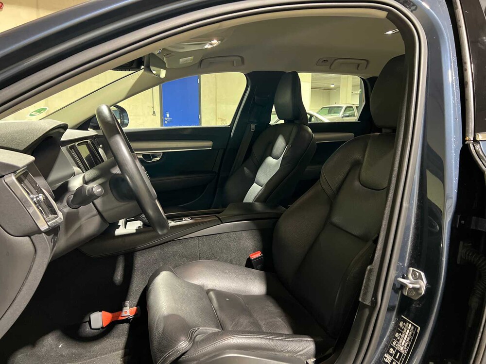 Volvo V90 2.0 T4 Momentum Pro 190PS 2019, XX-067-J
