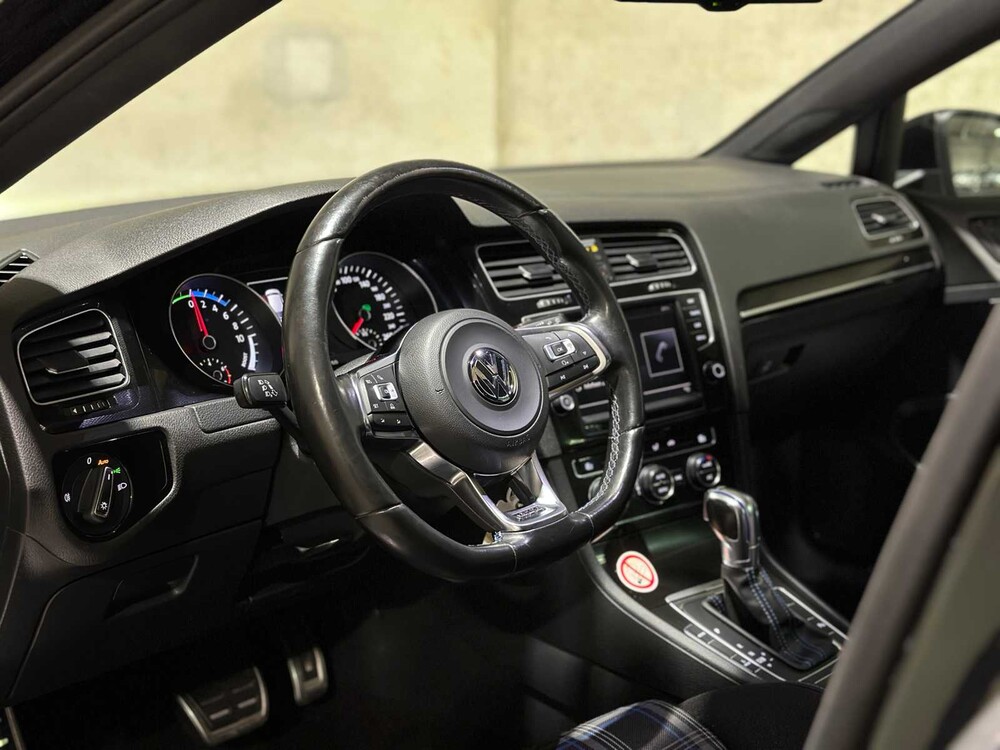 Volkswagen Golf GTE 1.4 TSI 150PS 2015, HR-181-H