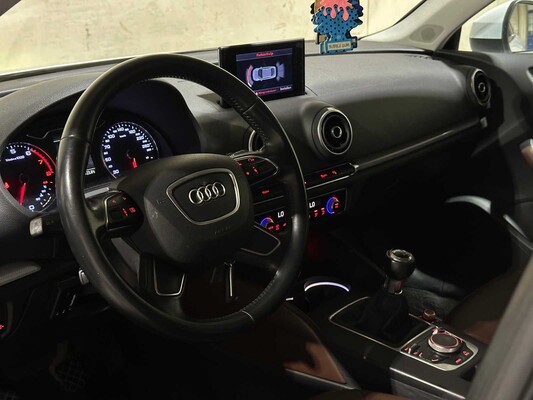 Audi A3 Limousine 1.4 TFSI CoD Ambiente Pro Line Plus 150pk 2015, 5-ZFD-12