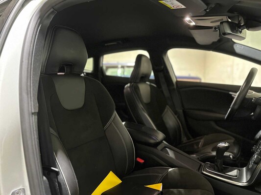 Volvo V40 2.0 D3 Business Sport 150pk 2017, PR-110-K