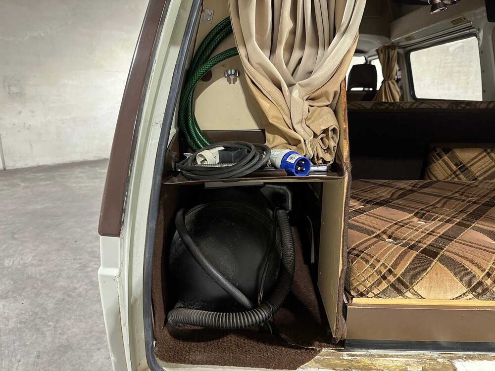 Volkswagen T3 Kampeerwagen 1980, KF-62-DX Camper