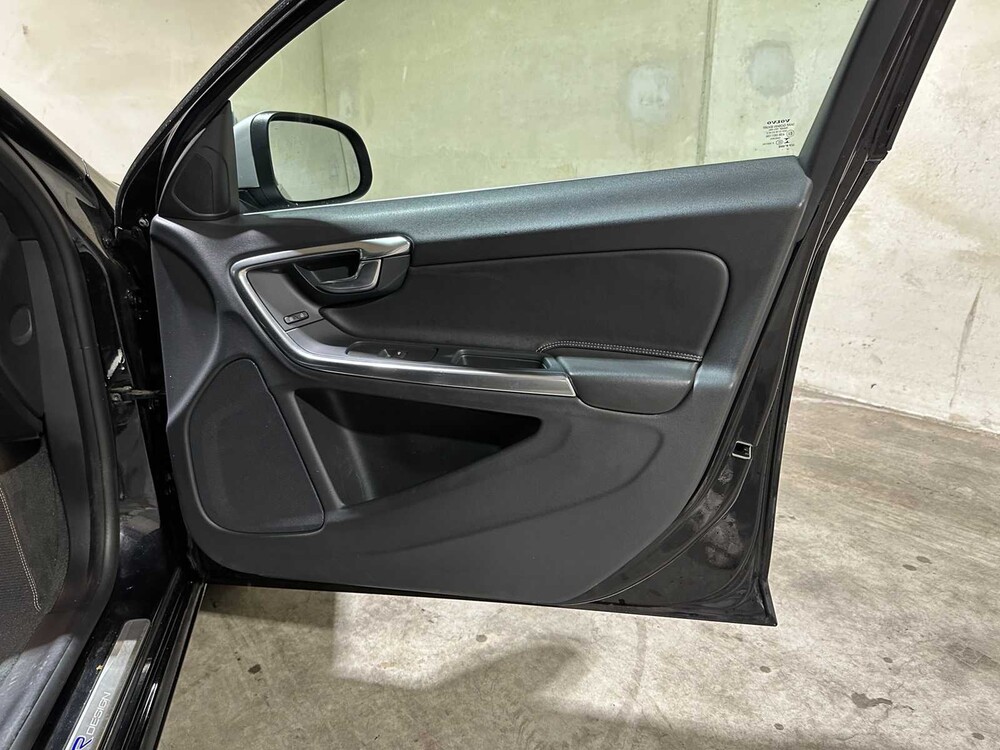 Volvo V60 1.6 T3 R-Design 150PS 2015, 5-ZTK-58