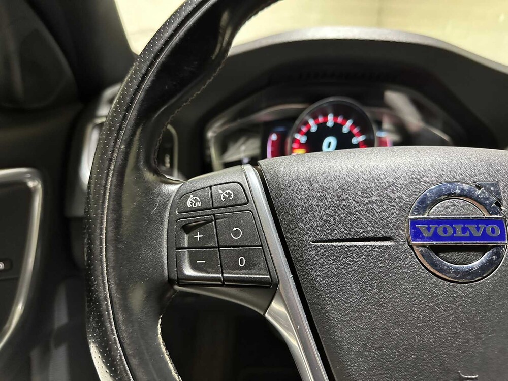 Volvo V60 1.6 T3 R-Design 150PS 2015, 5-ZTK-58