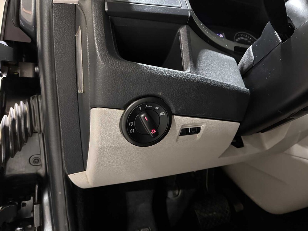 Volkswagen Transporter T6 Camper 2.0 4P -Selbstbau- 140PS 2016 (Automatik), S-456-LJ