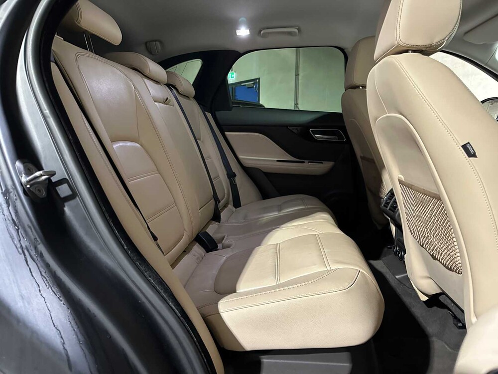 Jaguar F-PACE 2.0 Portfolio AWD 20d 179PS 2017, NL-229-D