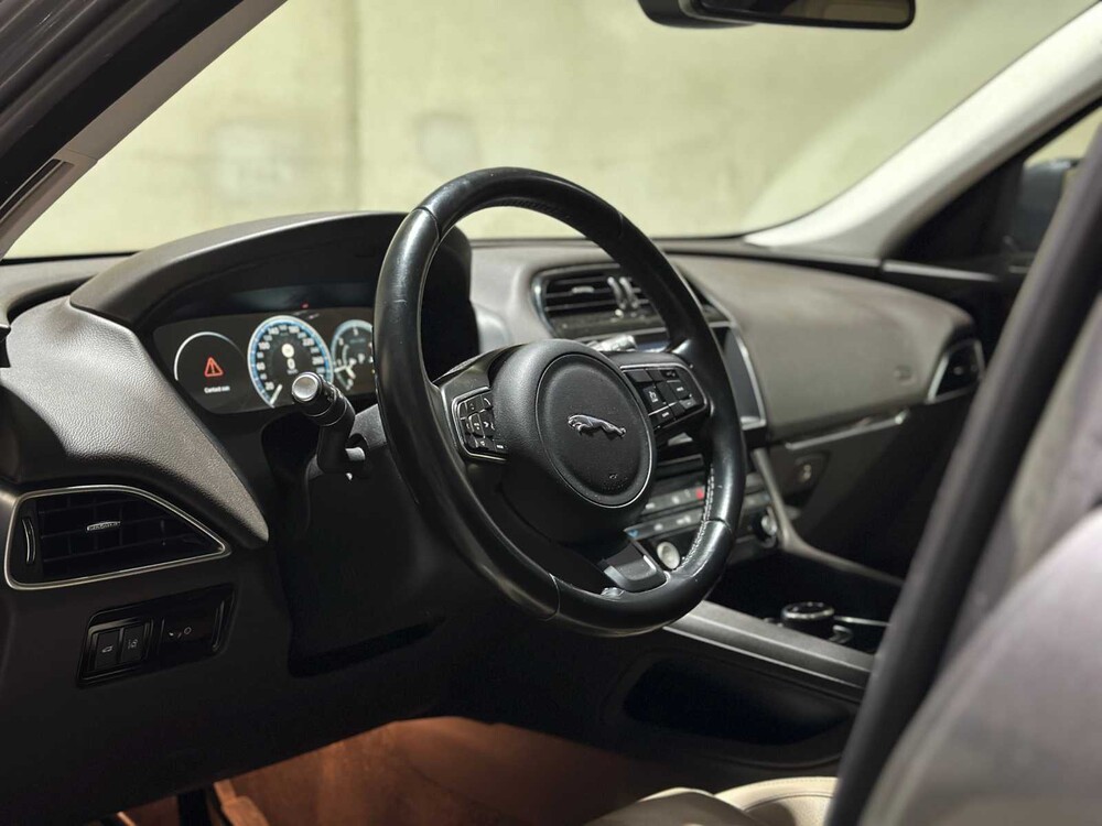 Jaguar F-PACE 2.0 Portfolio AWD 20d 179PS 2017, NL-229-D