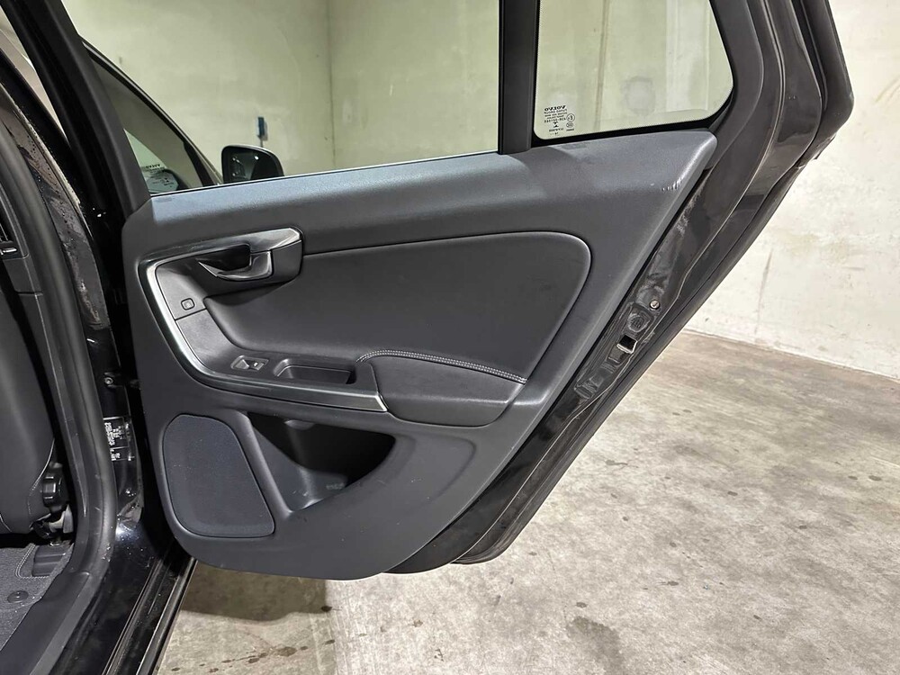 Volvo V60 1.6 T3 R-Design 150pk 2015, 5-ZTK-58