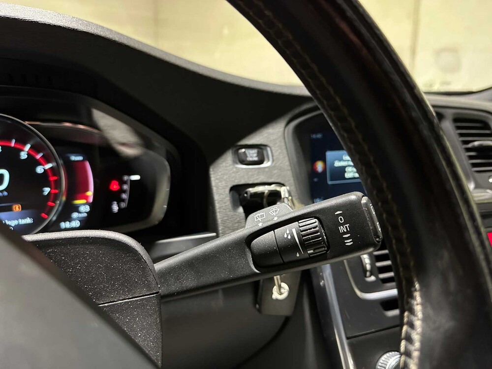 Volvo V60 1.6 T3 R-Design 150pk 2015, 5-ZTK-58