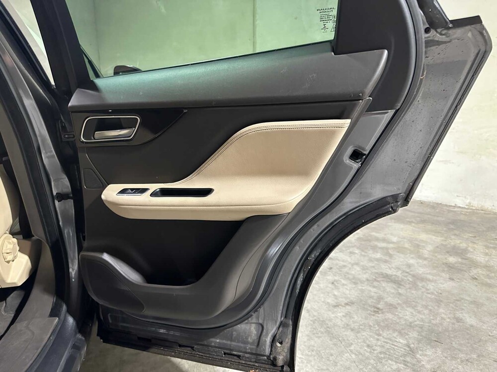 Jaguar F-PACE 2.0 Portfolio AWD 20d 179pk 2017, NL-229-D